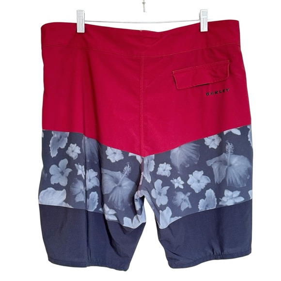 Oakley Board Shorts Men's 38 Color‎ Block Swimming Swim Trunks Red Gray Floral - Picture 5 of 12